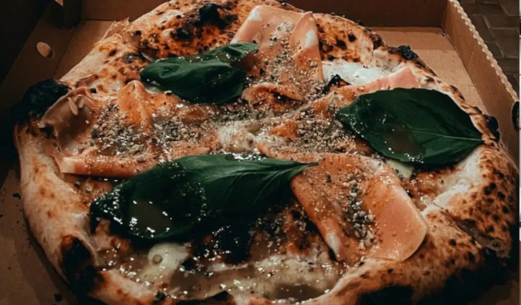 Moto Pizza pizzázó