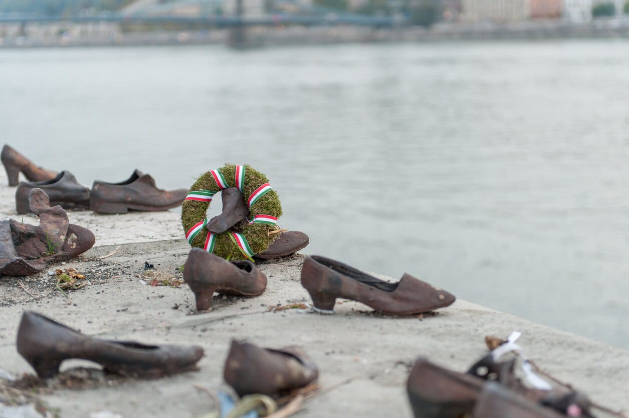 Cipők a Duna-parton