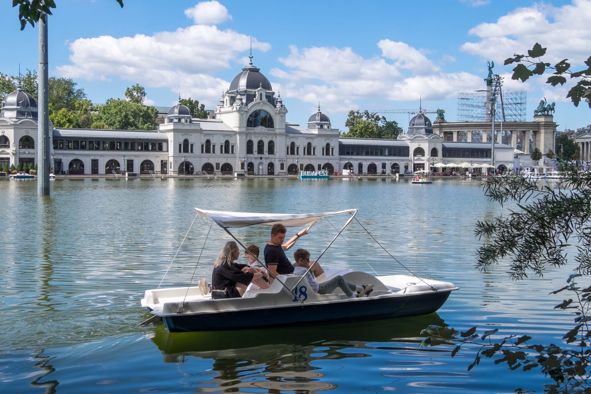 Városligeti műjégpálya és Csónakázótó