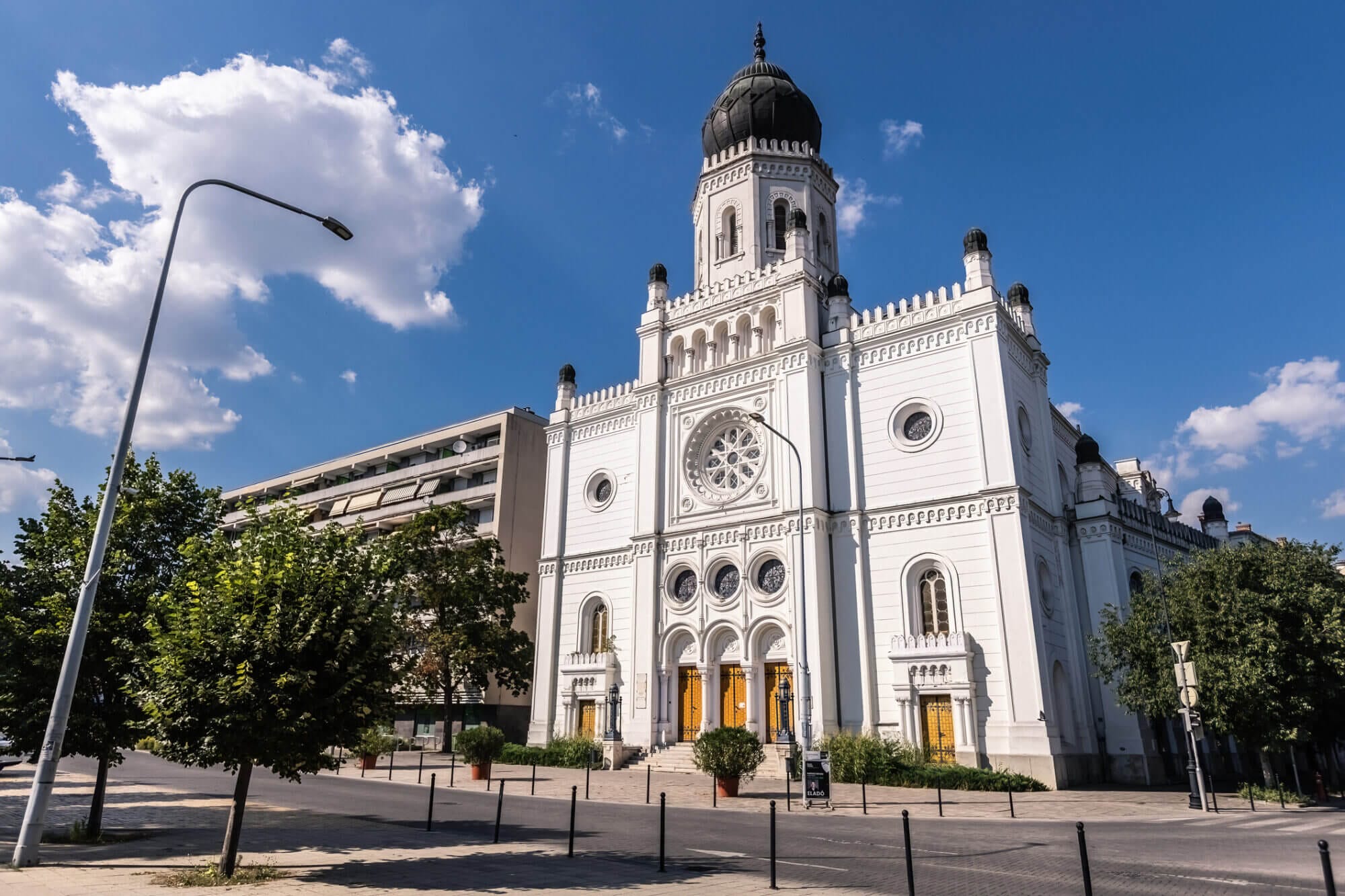 Tudomány és Művészetek háza (egykori Zsinagóga)