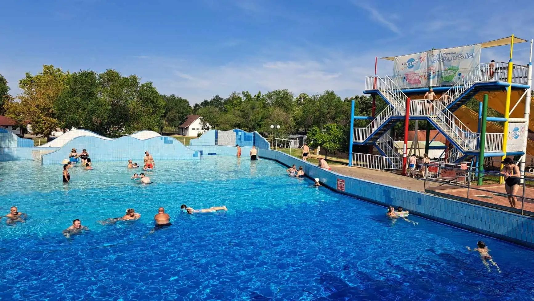 Cserkeszőlő Fürdő és Gyógyászati Központ